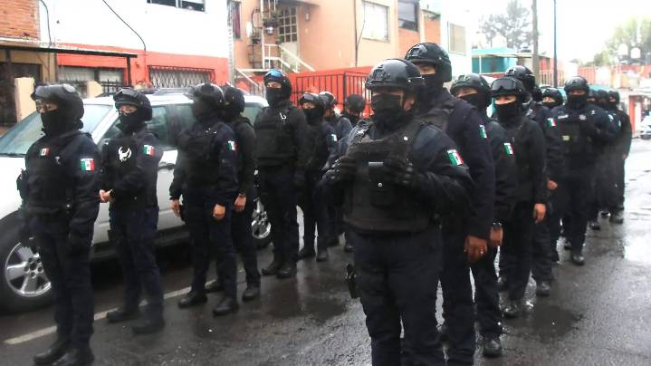 Policías municipales enfrentan el crimen sin seguridad social ni prestaciones