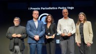 La sociedad civil y económica homenajea a Pedro Vega en la entrega del premio periodístico de Crónica Global