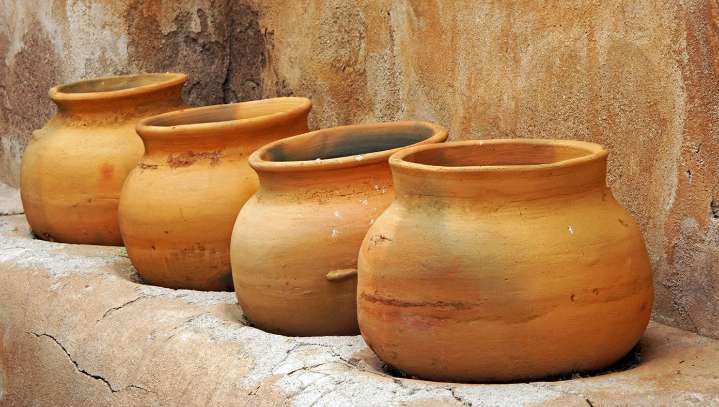 Financial Experts Recommend Breaking Into Your Neighbors' Houses And Smashing All Their Pots To See If They Have Any Rupees