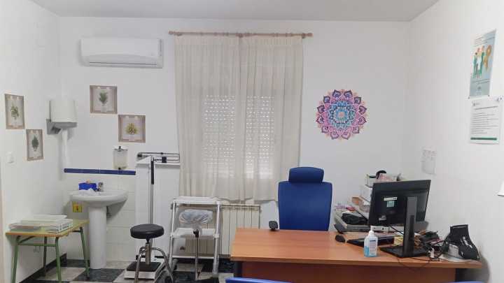 Reabre el consultorio de Darro este miércoles tras subsanarse los desperfectos provocados por la familia ocupa
