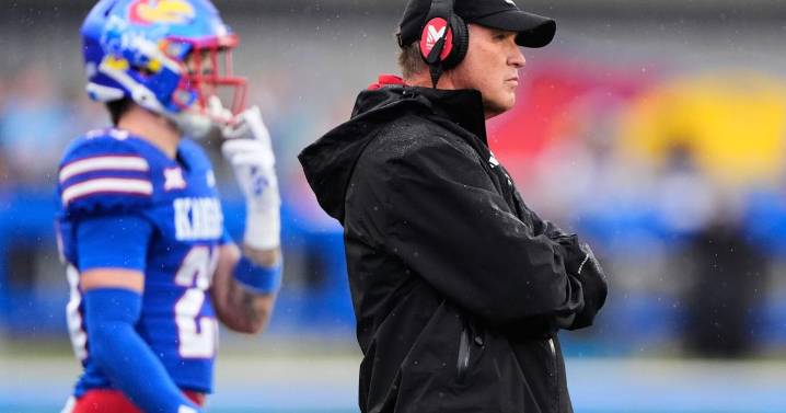 KU lead slips away in final minute, falls to Arizona 24