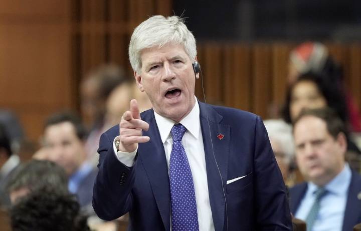 Hodgson says Ottawa is close to providing clarity on B.C. tanker ban