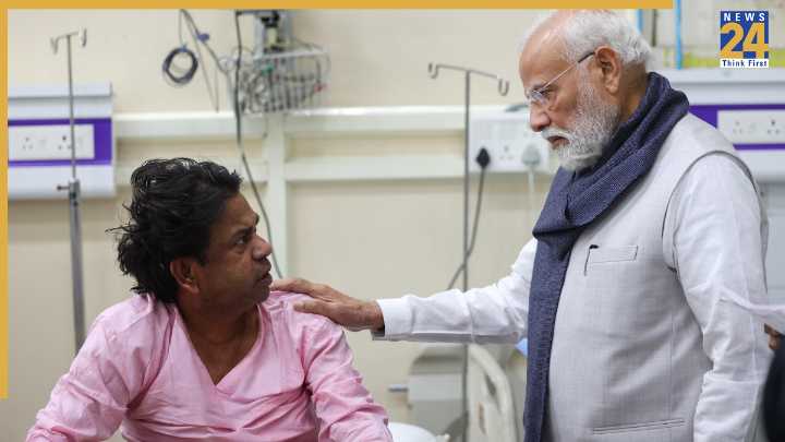 Delhi: PM Modi Visits LNJP Hospital, Meets Victims of Red Fort Blast
