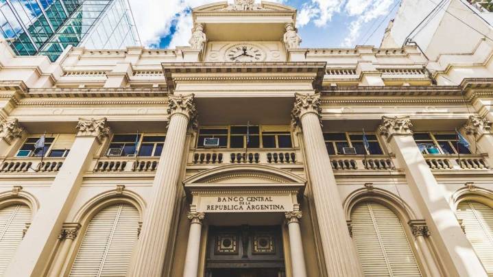 El BCRA volvió a bajar tasas antes de una licitación clave del Tesoro