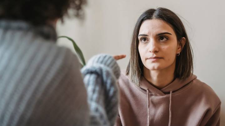 Dear Annie: My mom’s comments about my looks aren’t helpful, they’re cruel