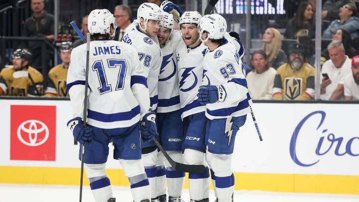 Lightning come from behind to beat Golden Knights