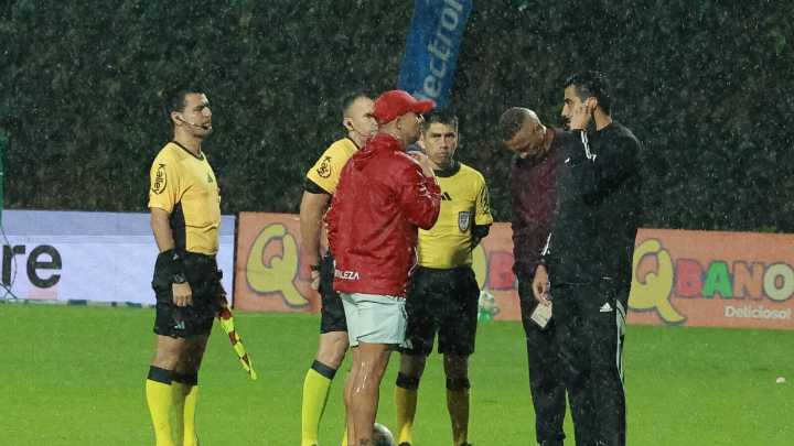 El partido entre Fortaleza y Tolima fue suspendido por terrible aguacero en el estadio de Techo de Bogotá