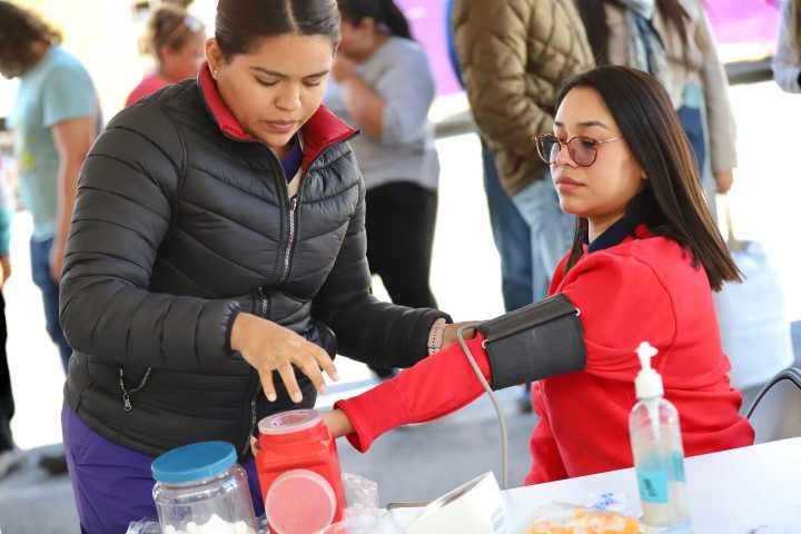 Realizan brigada médica y firman convenio por la salud de trabajadores en Ramos Arizpe
