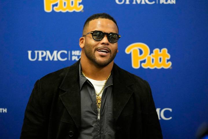 Aaron Donald Breaks Silence on Return to SoFi Stadium Amid Rams Legend’s Unretirement Talks Aaron Donald steps back into the spotlight with a return to SoFi Stadium and has fans talking as he embraces
