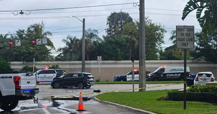 Police investigating crash on Glades Road near Boca Town Center Mall