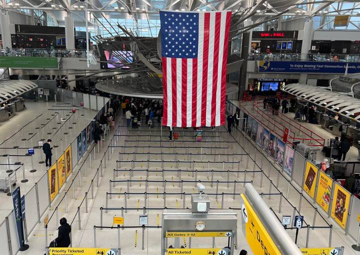 Nueva York, Los Ángeles y Chicago, entre los aeropuertos con reducción de vuelos