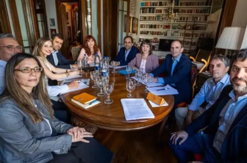 Quiénes son los nueve economistas que visitaron a Cristina Kirchner en San Jose 1111