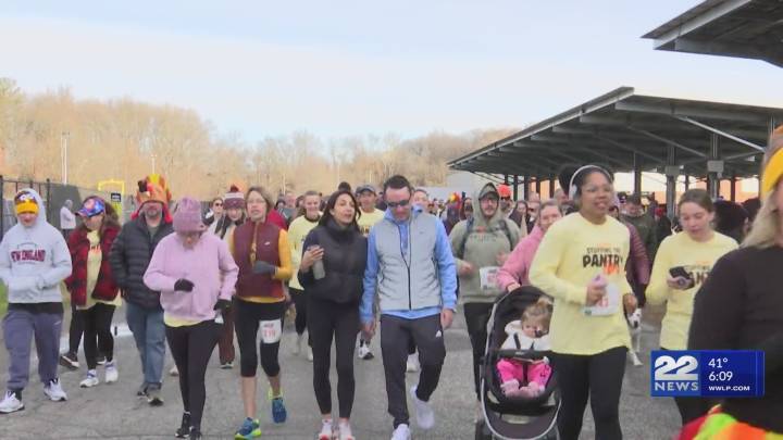 Community unites for ‘Stuffing the Pantry 5k’ Thanksgiving run