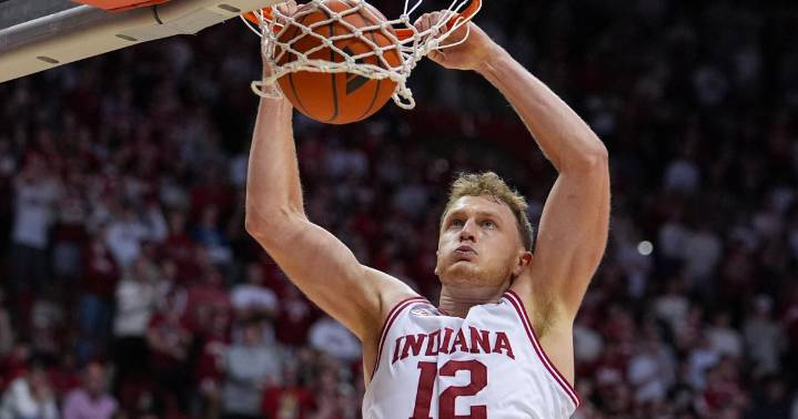 Indiana's Tucker DeVries blitzes Lindenwood for 25 points in win
