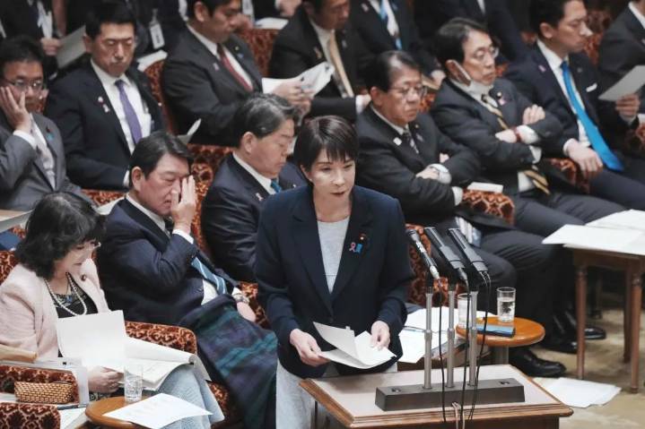 China y Japón se enzarzan en una crisis diplomática por Taiwan con amenazas de "cortar la cabeza" a la primera ministra japonesa: "Quienes jueguen con fuego, se quemarán"