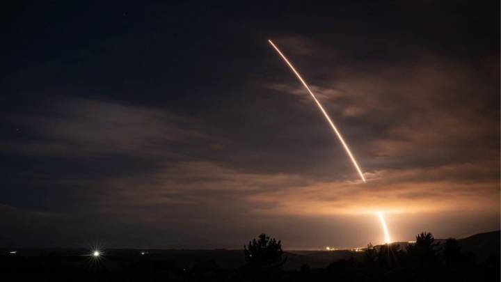 EEUU prueba el misil nuclear Minuteman III y Putin ordena analizar las intenciones de Trump