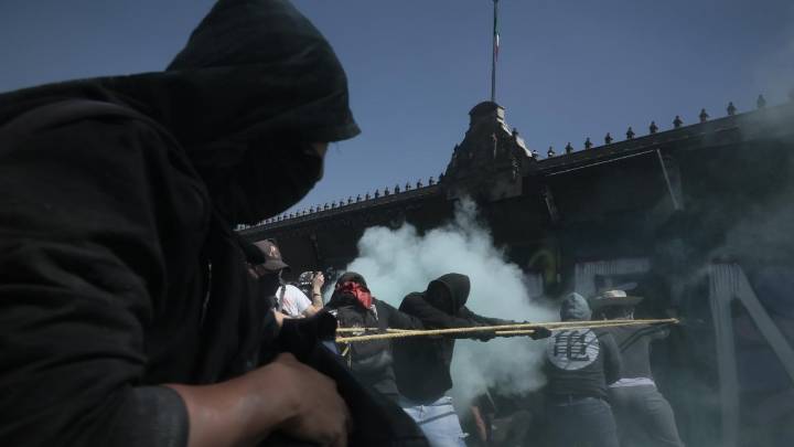 Sheinbaum pidió investigar a "grupo muy violento" de la marcha de "Generación Z" en México