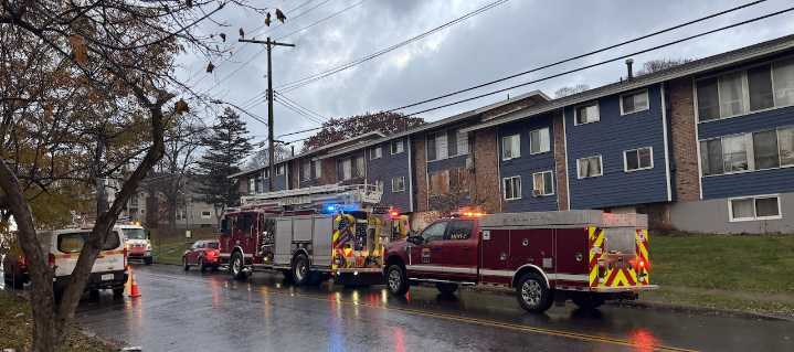 40 units in Syracuse apartment complex without heat tonight after car crashes into building