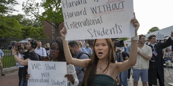 Despite everything Trump has done on immigration, U.S. colleges see just a 1% decrease in foreign students this fall