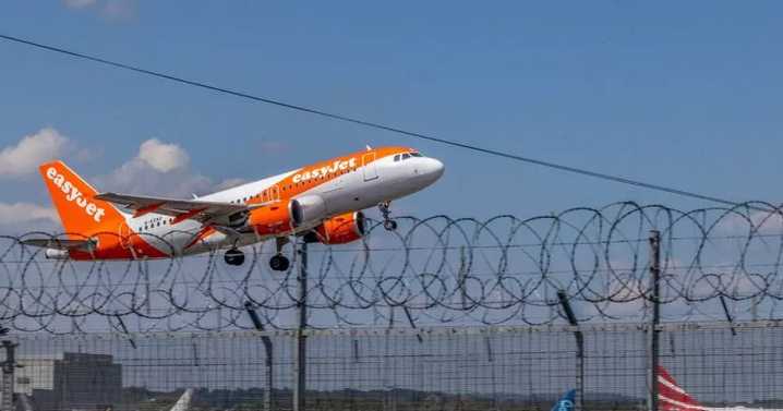 Easyjet flight mid-air emergency declared on Edinburgh