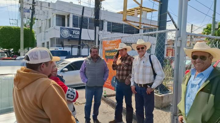 Campesinos declaran ante la FGR por bloqueos: ‘No somos criminales’