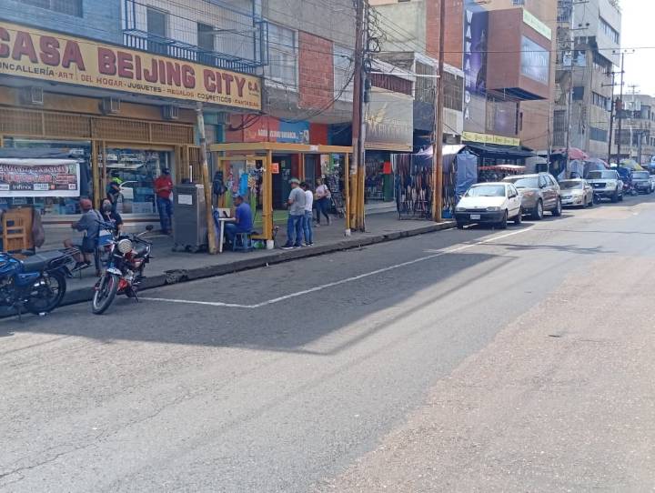 Comerciantes porteños esperan que desde el 15-N aumenten las ventas de ropa y calzado