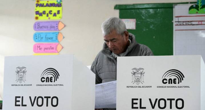 El ‘No’ se impone en el referéndum de Ecuador, con el 20 % de votos escrutados