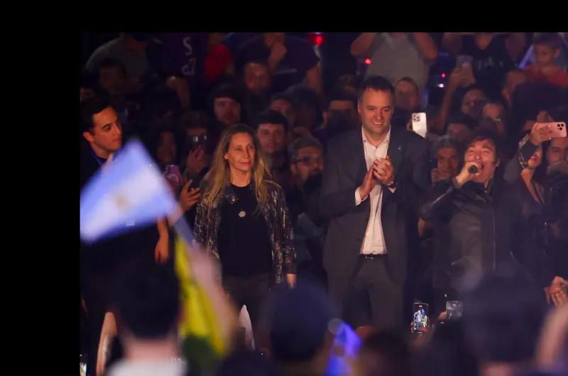 El acuerdo entre Karina Milei y Santiago Caputo que impulsó a Manuel Adorni y marginó a Francos