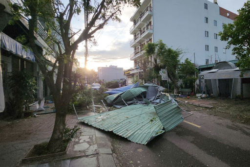 Tifón Kalmaegi deja 5 muertos en Vietnam mientras Filipinas se alista para otra tormenta