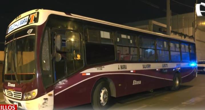 Extorsionadores balean otro bus de transporte público en Chorrillos | VIDEO Delincuentes en una motocicleta dispararon cuatro veces contra bus que cubre la ruta Jesús María - Chorrillos