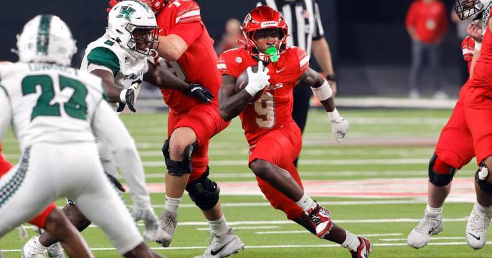 Anthony Colandrea throws 3 TD passes to lead UNLV to 38
