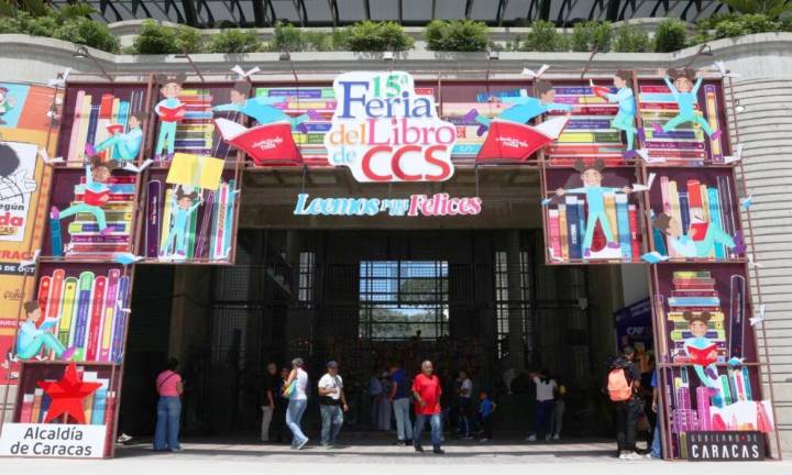 Miguel Pérez Pirela bautizó su nuevo libro en 16° Feria del Libro de Caracas