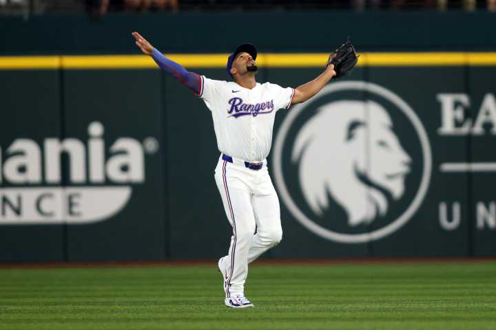 Mets make stunning swap of big money contracts, send away long