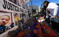 Exigen justicia para 386 víctimas de crematorio clandestino con un altar en la Fiscalía de Chihuahua