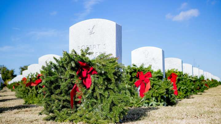 Organization raises funds to place 11,000+ wreaths on veterans' graves at Louisville cemetery