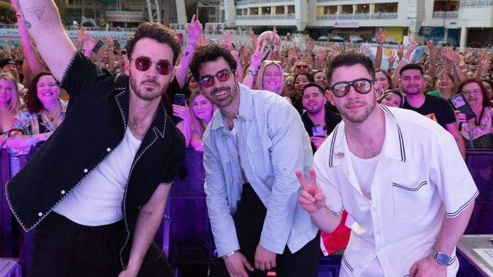 Nick Jonas, Joe Jonas In Huge Financial Crisis? Video About Jonas Brothers Being ‘Broke’ Goes Viral