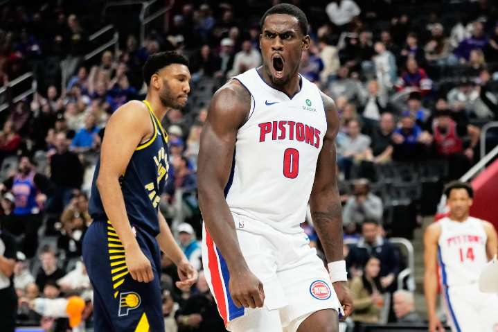 Duren’s big return pushes Pistons past Pacers for 10th straight win