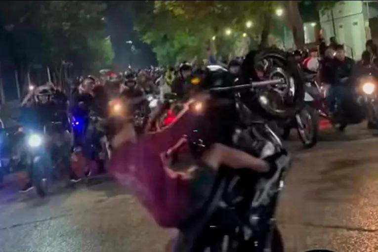 Caravana de motos por Halloween: identificaron a uno de los sospechosos por maniobras peligrosas