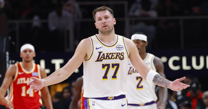 Injuries finally catch up to Lakers as win streak ends in blowout loss to open trip