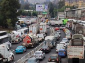 Transportistas realizan mega marcha y bloqueos en principales accesos de CDMX y Edomex