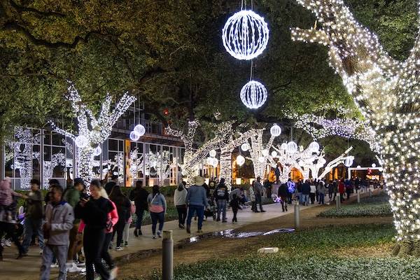 HAR’s Home for the Holidays: Ice Skating, Bumper Cars & Holiday Lights at Discovery Green