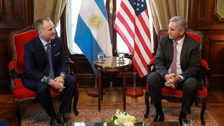 Peter Lamelas entregó las cartas credenciales y asumió como embajador de Estados Unidos en Argentina