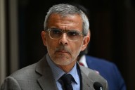 “Sus ministros no están haciendo el trabajo”: Gobernador de Arica responde a ministro Cordero y vuelve a emplazar al Presidente Boric