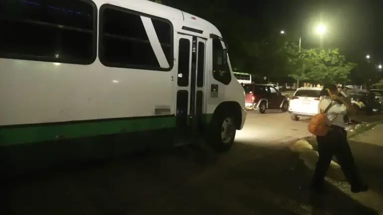 Usuarios denuncian que choferes abandonan rutas por inseguridad en Mazatlán