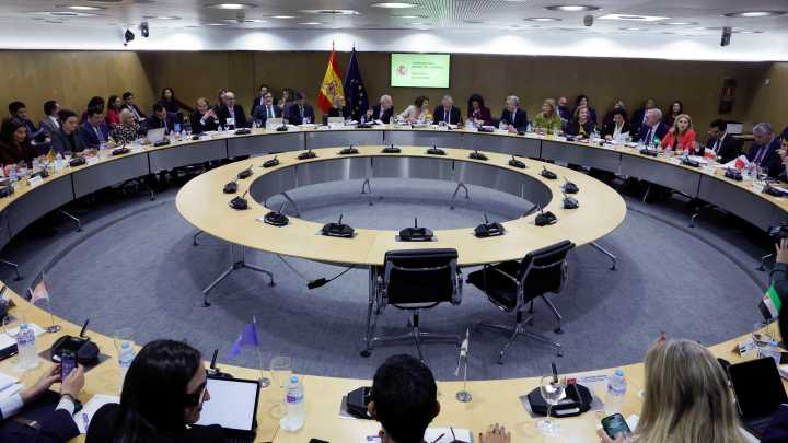 Facenda ofrece ás comunidades unha décima de déficit e a Xunta lamenta que "tardara tanto"