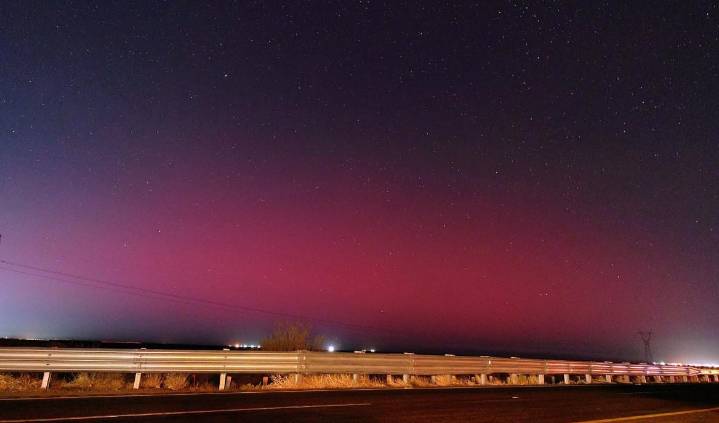 Captan auroras boreales en el cielo de Coahuila y otros estados del norte de México