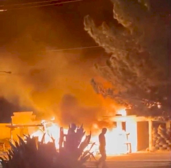Incendian adictos dos casas en Urbi Villa del Prado