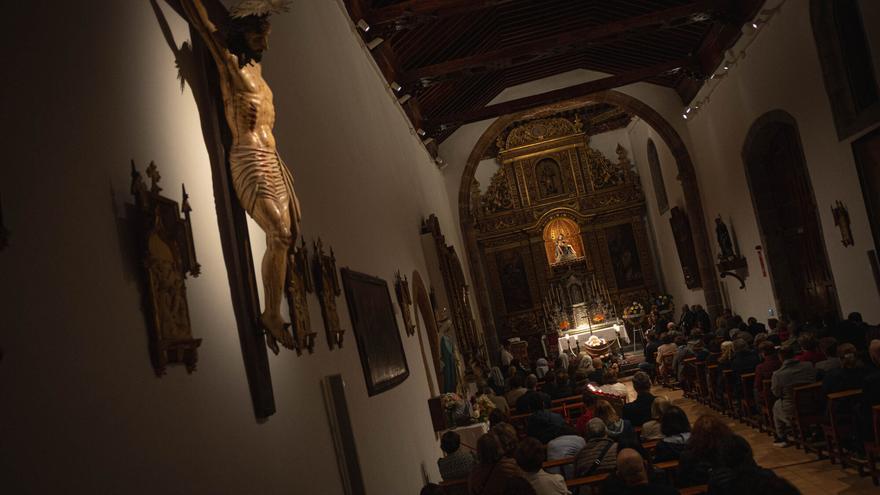 Los jóvenes de Hakuna despiden con su canto a Bernardo, obispo