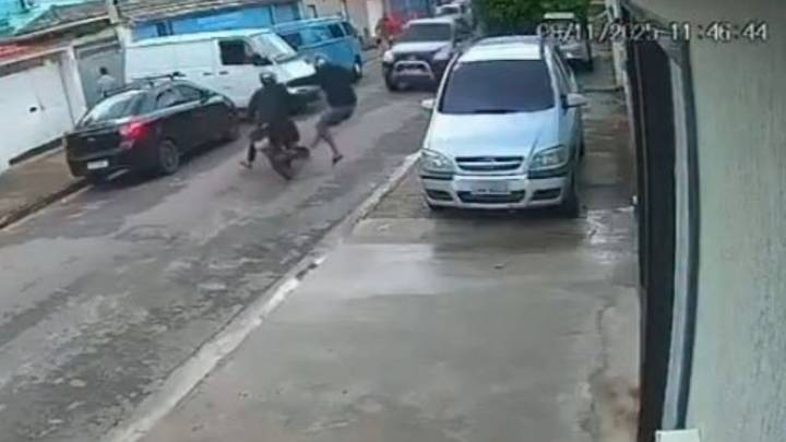 Pareja de asaltantes intenta robar a automovilista, pero terminaron atropellados en dos ocasiones