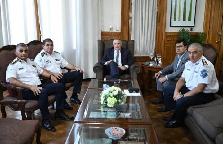 Investigaciones sobre irregularidades en la Policía: Jaldo se reunió con Agüero Gamboa y los jefes de la fuerza